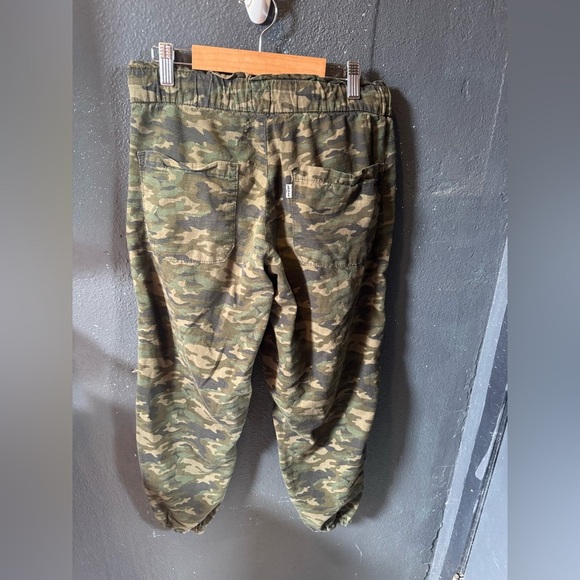 Women’s Levi's Green and Brown Cargo Joggers Pants with Elastic Waistband - Picture 3 of 5